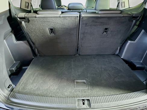 Used 2025 Volkswagen Atlas SE image 29