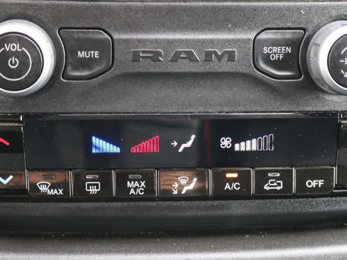 Used 2024 RAM ProMaster 2500 w/ Convenience Group FWD image 17