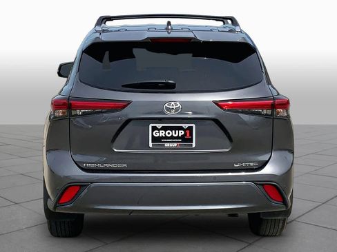 Used 2023 Toyota Highlander Limited FWD image 9