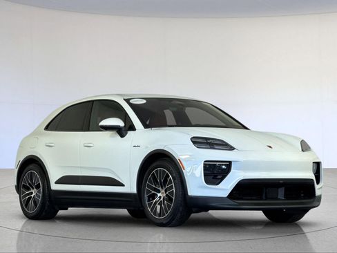 Certified 2025 Porsche Macan Electric image 10