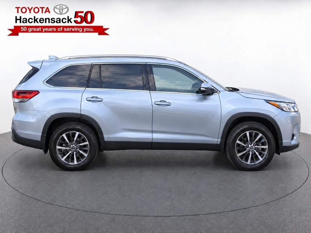 Used 2019 Toyota Highlander XLE AWD/4WD image 8