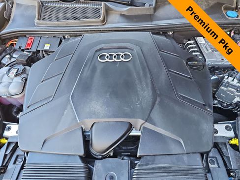 Used 2022 Audi Q8 Premium image 13