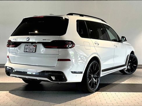 Used 2025 BMW X7 xDrive40i w/ M Sport Package AWD/4WD image 10