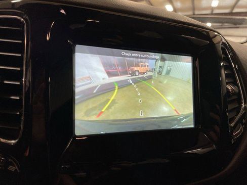 Used 2021 Jeep Compass Latitude FWD image 19