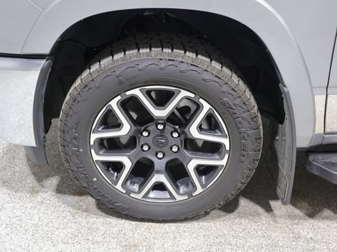 Used 2025 RAM 1500 Laramie AWD/4WD image 8