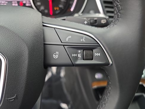 Used 2022 Audi Q5 2.0T Premium w/ Convenience Package image 18