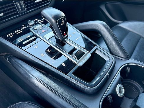 Used 2020 Porsche Cayenne image 17