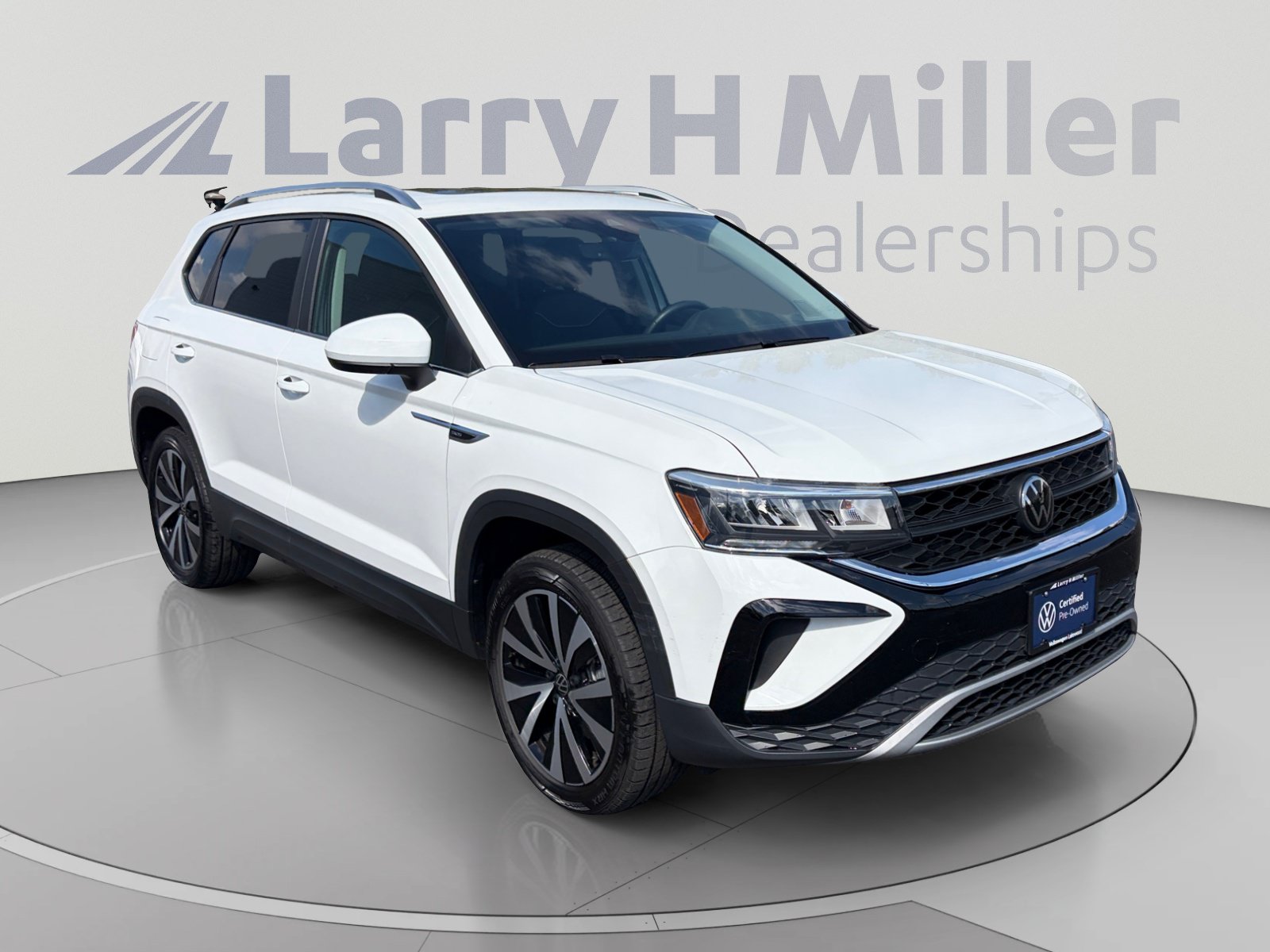Used 2023 Volkswagen Taos SE w/ Panoramic Sunroof Package AWD/4WD image 7