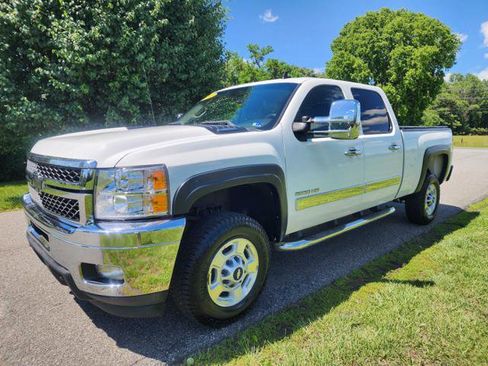 Used 2011 Chevrolet Silverado 2500 LT w/ Interior Plus Package AWD/4WD image 2
