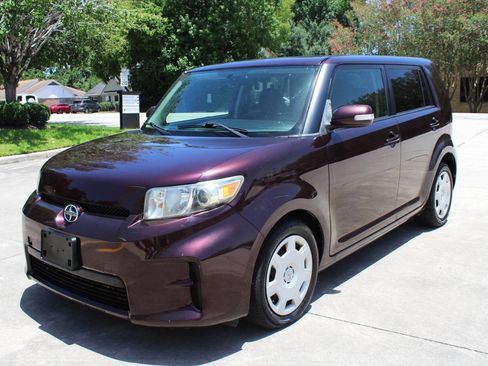 Used 2012 Scion xB FWD image 4