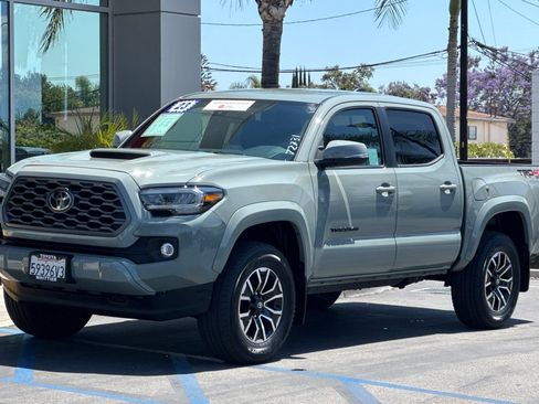 Used 2023 Toyota Tacoma TRD Sport w/ Black Out Package (TMS) AWD/4WD image 10