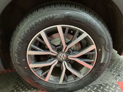 Used 2019 Volkswagen Tiguan SE w/ Panoramic Sunroof Package AWD/4WD image 5