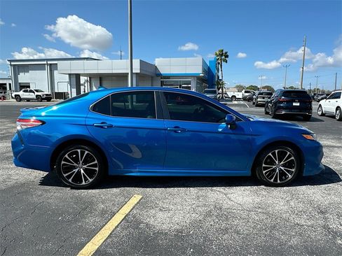 Used 2019 Toyota Camry SE image 4