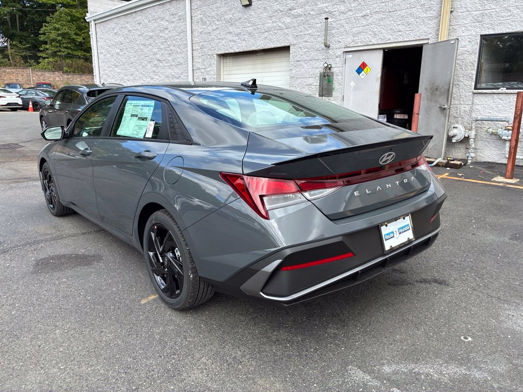 New 2026 Hyundai Elantra SEL Sport FWD image 5