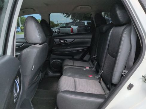 Used 2018 Nissan Rogue SV AWD/4WD image 13