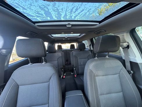 Used 2023 GMC Acadia SLE image 27