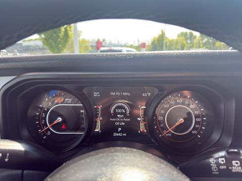 Used 2025 Jeep Wrangler Unlimited Sport AWD/4WD image 16