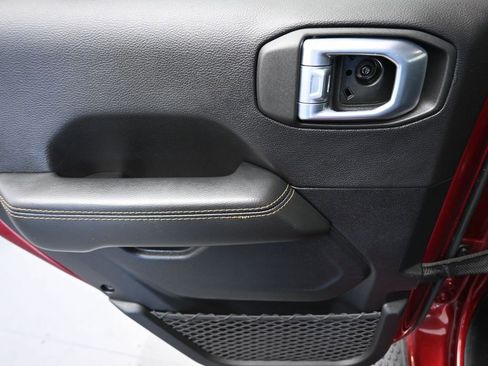 Used 2021 Jeep Wrangler Unlimited Sahara image 32