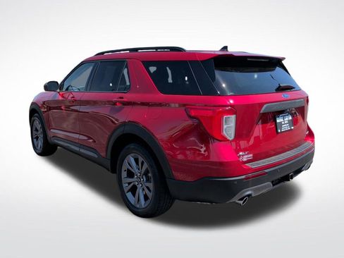 Used 2021 Ford Explorer XLT w/ Equipment Group 202A AWD/4WD image 5