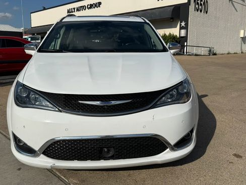 Used 2018 Chrysler Pacifica Limited FWD image 8