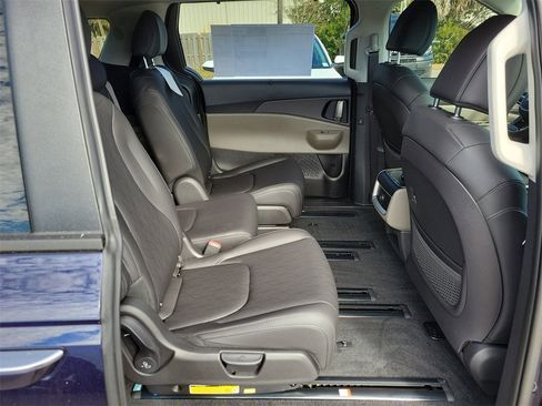 New 2026 Kia Carnival EX image 12