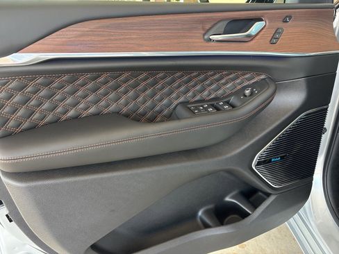 New 2025 Jeep Grand Cherokee L Summit w/ Advanced Protech Group IV image 9