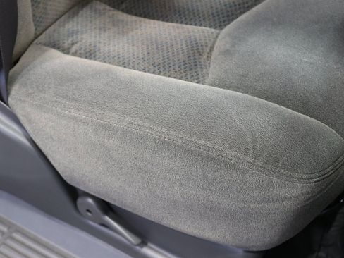 Used 2005 Chevrolet Silverado 2500 LS w/ Heavy-Duty Power Package image 69