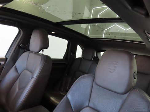 Used 2017 Porsche Cayenne Platinum Edition w/ Premium Package Plus (PJX) image 18