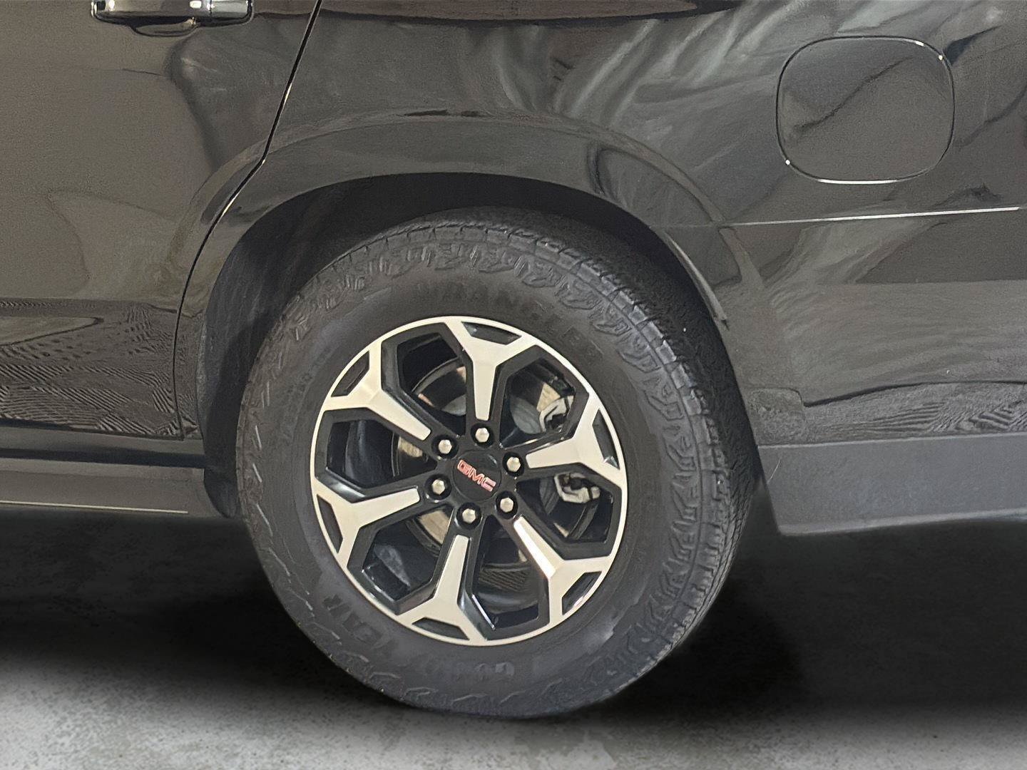 Certified 2026 GMC Yukon AT4 w/ AT4 Premium Plus Package AWD/4WD image 9