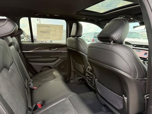 New 2026 Jeep Grand Cherokee Altitude image 12