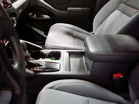 Certified 2023 Nissan Frontier SV w/ Midnight Edition Package AWD/4WD image 17