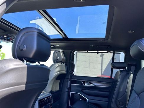 New 2024 Jeep Wagoneer L Series III w/ Premium Group I image 13