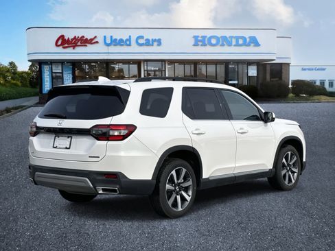 Used 2025 Honda Pilot Touring image 5