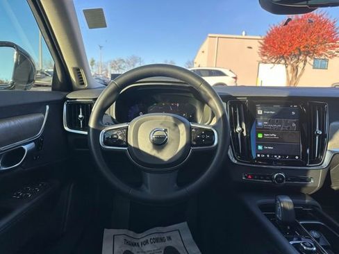 Used 2023 Volvo S90 B6 Plus image 21