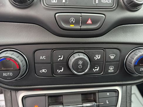 Used 2022 GMC Terrain SLE image 21