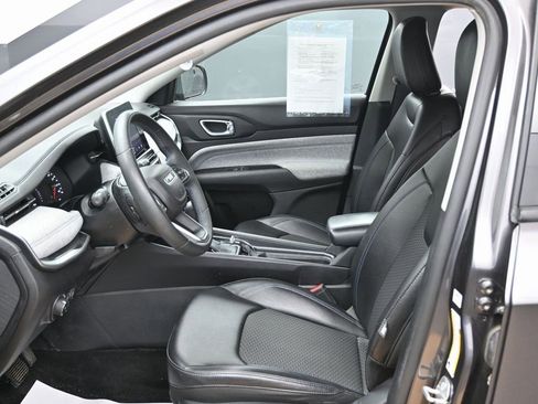 Used 2022 Jeep Compass Latitude image 16