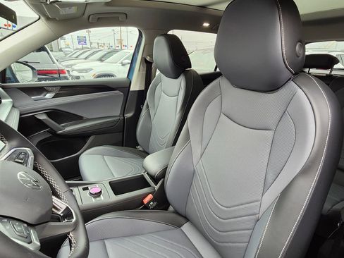 New 2026 Volkswagen Tiguan SE AWD/4WD image 6