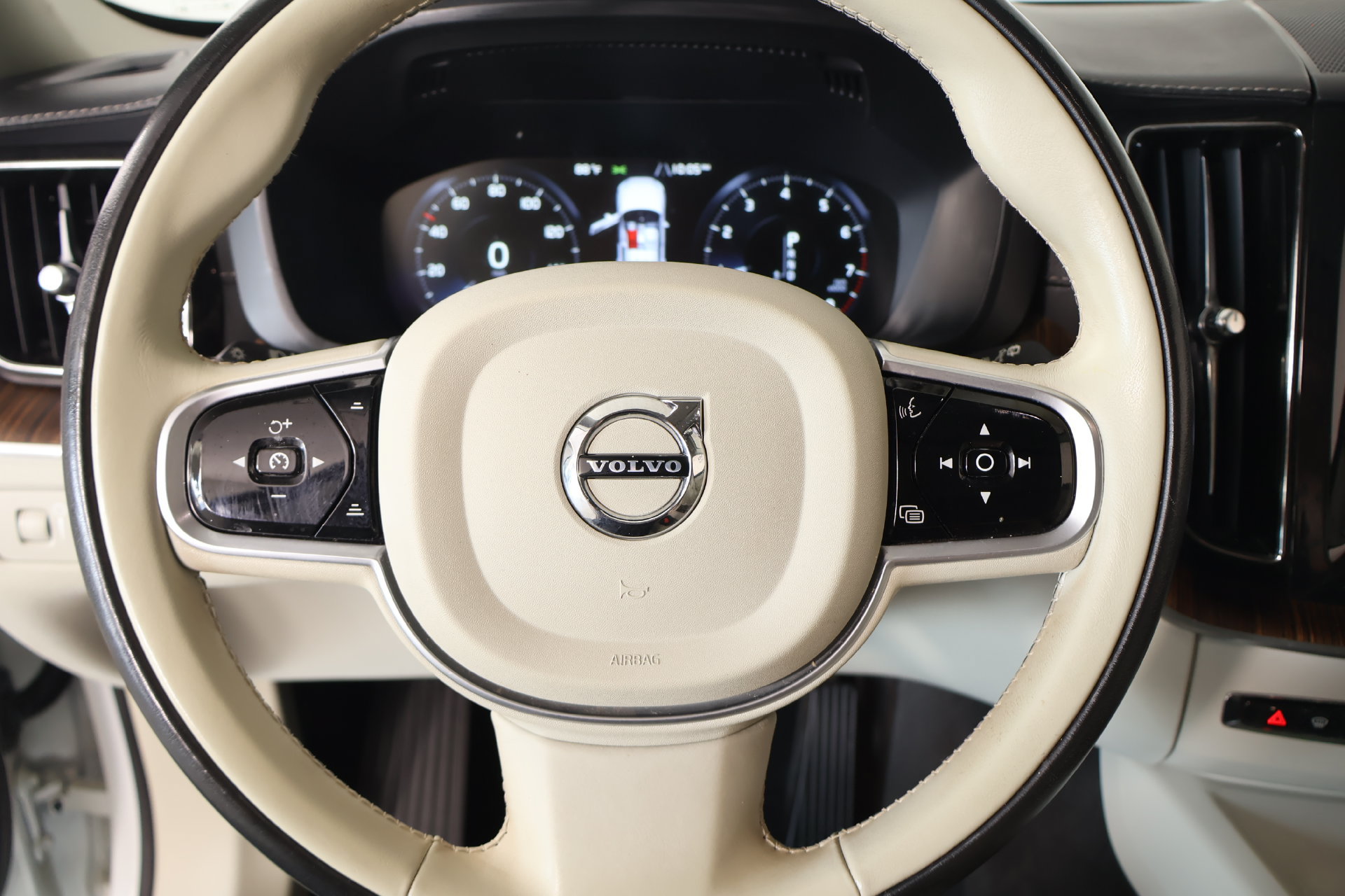 Used 2020 Volvo XC60 T6 Inscription AWD/4WD image 3