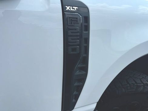 Used 2023 Ford F250 XLT w/ Black Appearance Package AWD/4WD image 32
