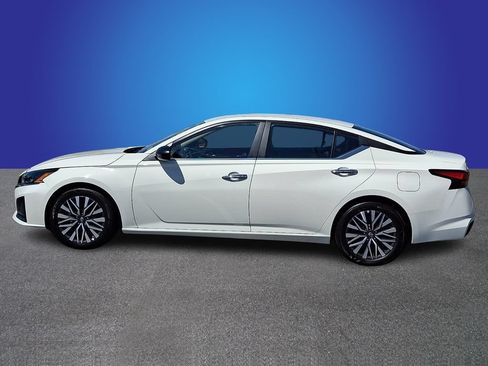 Used 2025 Nissan Altima 2.5 SV FWD image 7