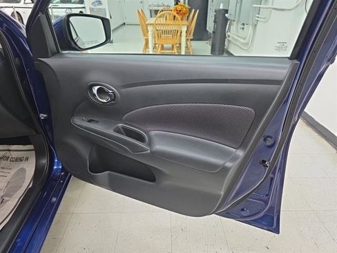 Used 2018 Nissan Versa SV w/ SV Special Edition image 11