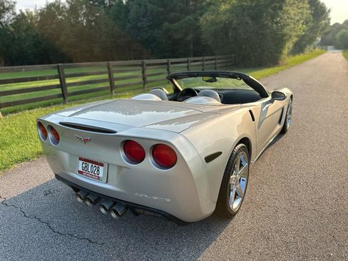 Used 2006 Chevrolet Corvette Coupe w/ Preferred Equipment Group RWD image 3