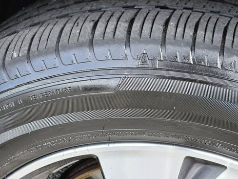 Used 2025 Subaru Ascent Premium AWD/4WD image 11