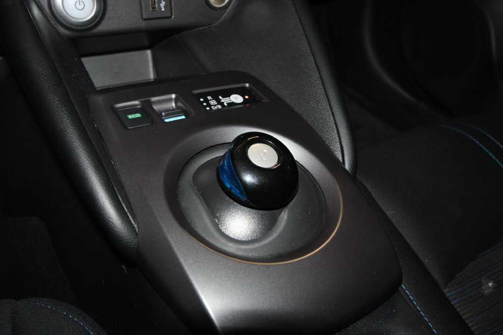 Used 2025 Nissan Leaf S FWD image 16