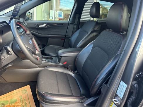 Certified 2025 Ford Escape ST-Line Select AWD/4WD image 17