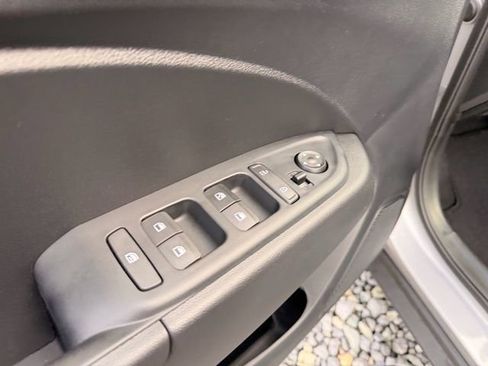 Certified 2026 Hyundai Venue SEL FWD image 9