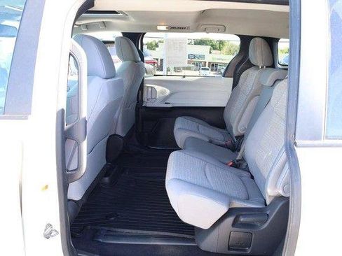 Used 2025 Toyota Sienna LE w/ LE Plus Package AWD/4WD image 22