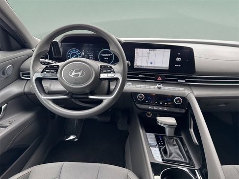 Used 2024 Hyundai Elantra Blue image 17