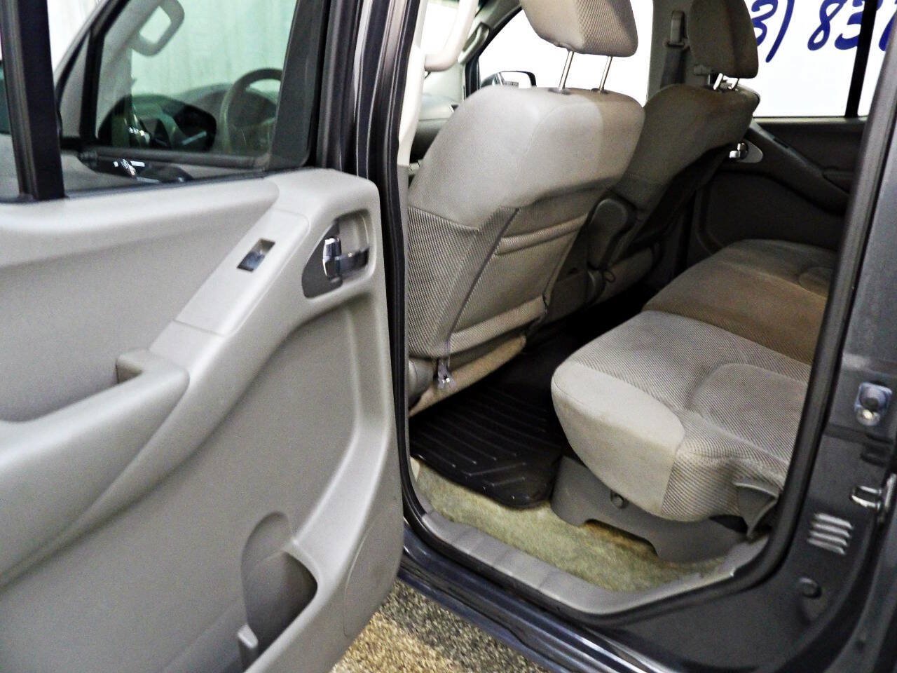 Used 2012 Nissan Frontier SV w/ SV Premium Utility Pkg AWD/4WD image 10