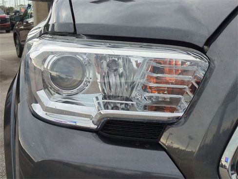 Used 2022 Toyota Tacoma SR5 image 10